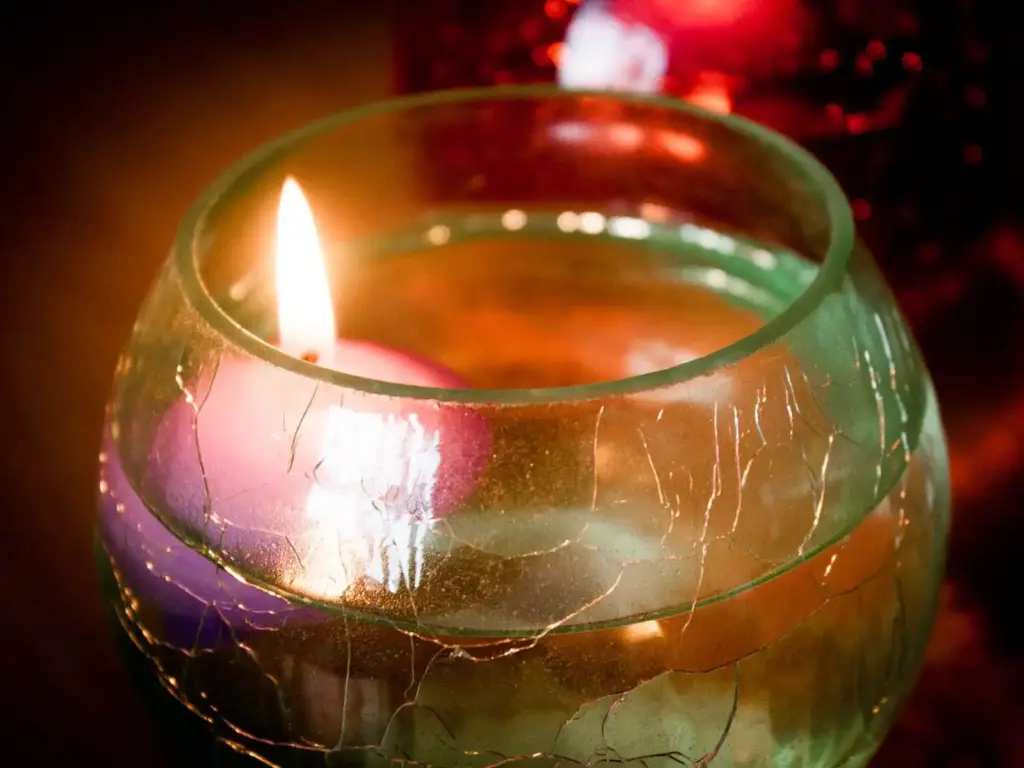 Small Floating Candle – Pink | www.artisangoods.co.uk 4