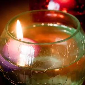 Small Floating Candle – Pink | www.artisangoods.co.uk 4