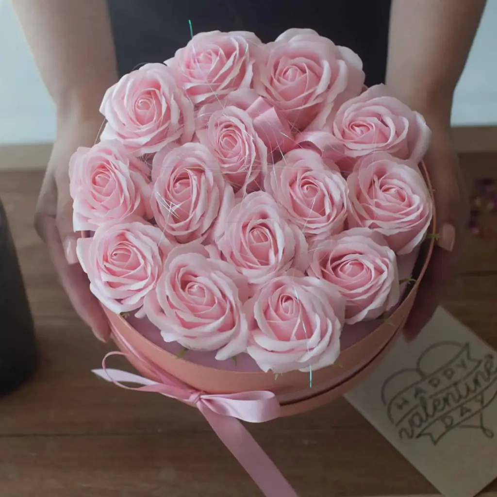 Soap Flower Gift Bouquet – 13 Pink Roses – Heart | www.artisangoods.co.uk 9