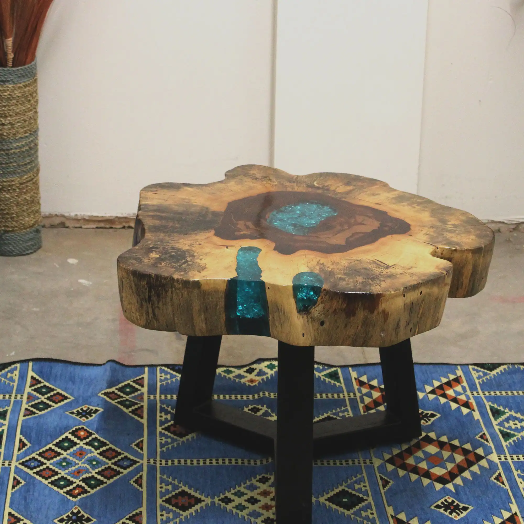 Tamarind and Resin Coffee Table – Aqua | www.artisangoods.co.uk 5 Tamarind and Resin Coffee Table – Aqua | www.artisangoods.co.uk 4