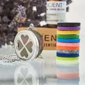 Aromatherapy Diffuser Necklace – Four Leaf Clover 30mm | www.artisangoods.co.uk 1
