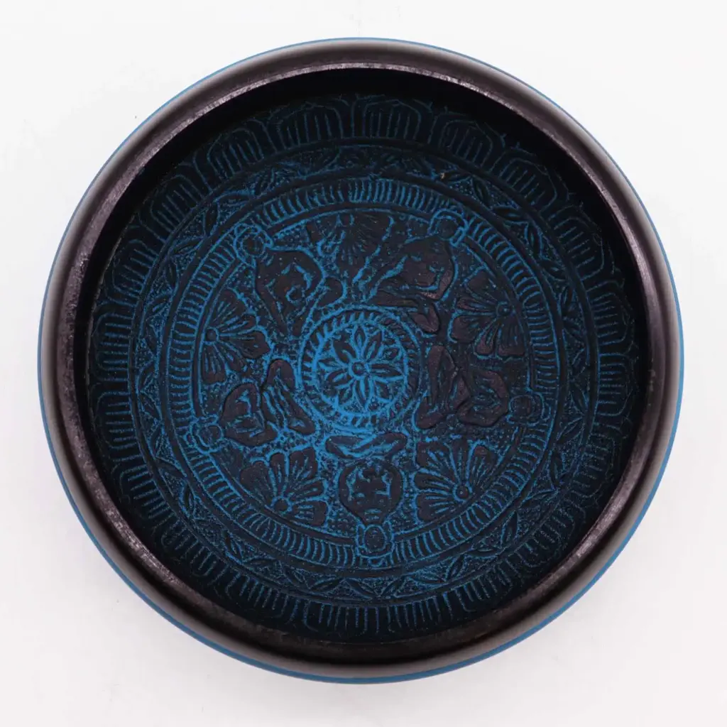 Earth Powder Singing Bowl – Blue Mantra Five Buddha – 16cm | www.artisangoods.co.uk 3 Earth Powder Singing Bowl – Blue Mantra Five Buddha – 16cm | www.artisangoods.co.uk 3