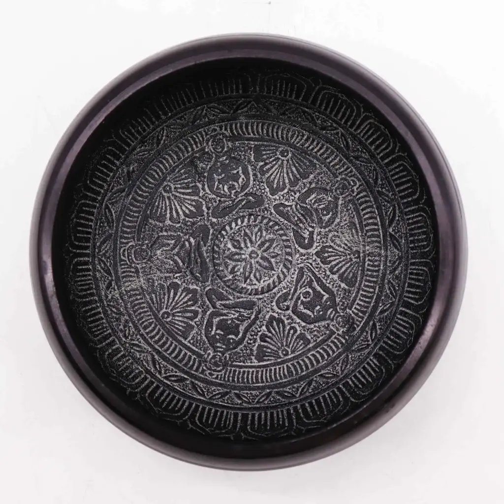 Earth Powder Singing Bowl – Om Five Buddha – 16cm | www.artisangoods.co.uk 2