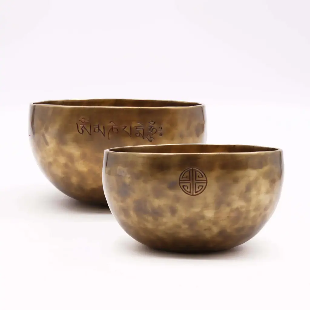 Large Nepalese Moon Bowl – (approx 850g) – 17cm | www.artisangoods.co.uk 3