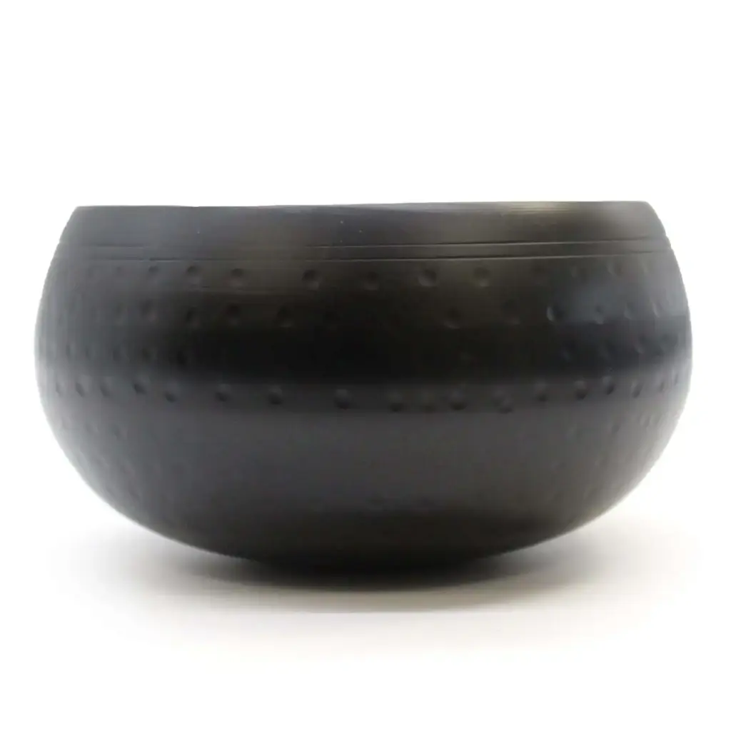 Lrg Black Beaten Bowl – 18cm | www.artisangoods.co.uk