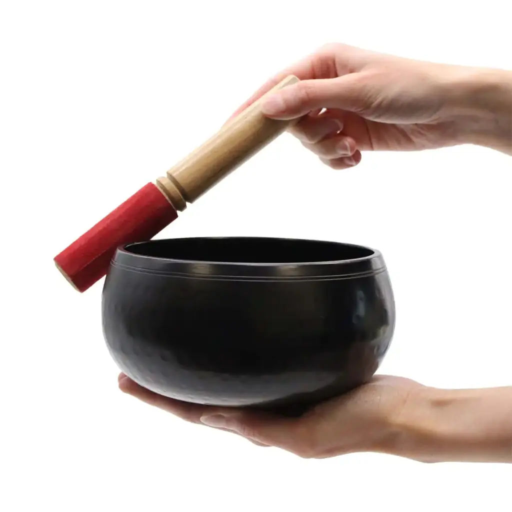 Lrg Black Beaten Bowl – 18cm | www.artisangoods.co.uk 2