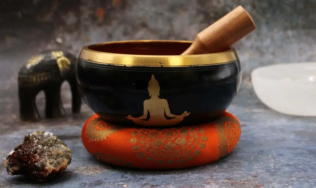 Lrg Buddha Singing Bowl Set- Black/Orange 14cm | www.artisangoods.co.uk 5 Lrg Buddha Singing Bowl Set- Black/Orange 14cm | www.artisangoods.co.uk 5