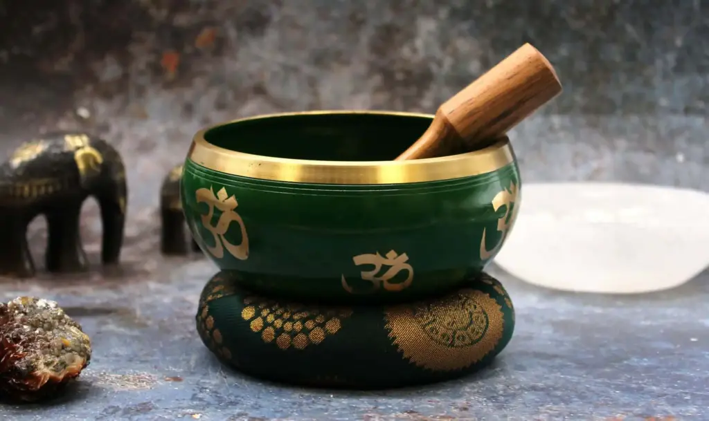 Lrg Tree of Life Singing Bowl Set- Green 14cm | www.artisangoods.co.uk 5 Lrg Tree of Life Singing Bowl Set- Green 14cm | www.artisangoods.co.uk 5