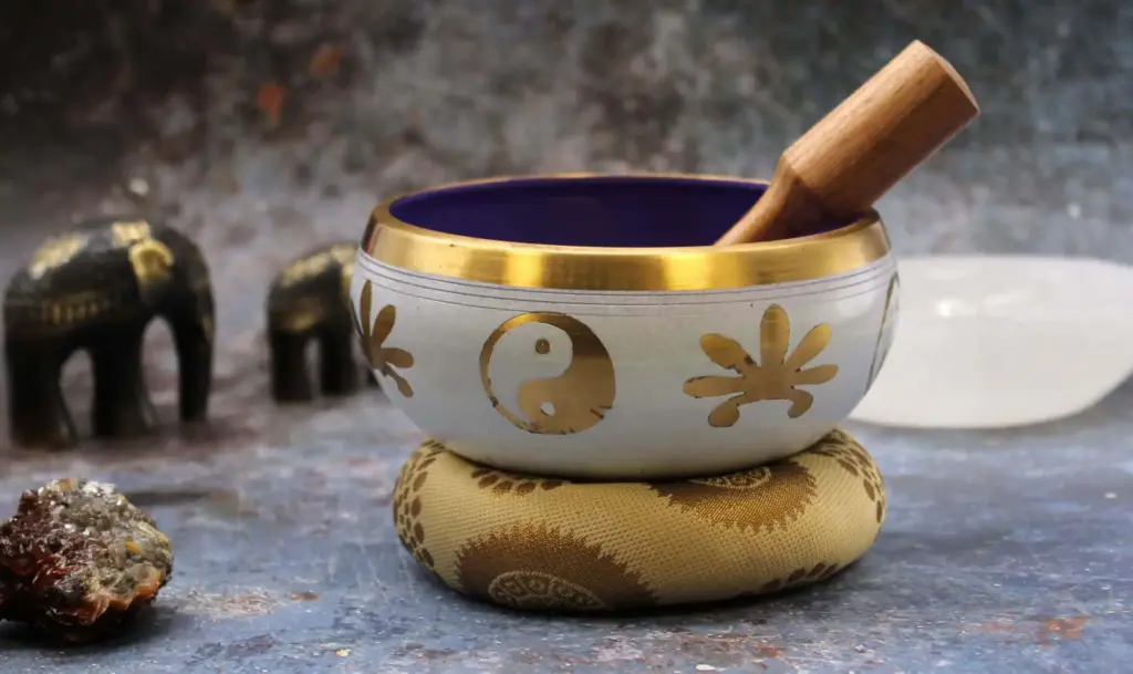 Lrg Yin & Yang Singing Bowl Set- White/Purple 14cm | www.artisangoods.co.uk 5