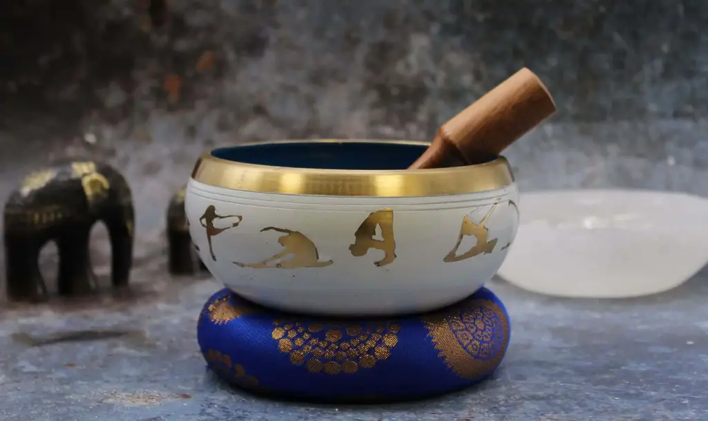Lrg Yoga Moves Singing Bowl Set- White/Blue 14cm | www.artisangoods.co.uk 6