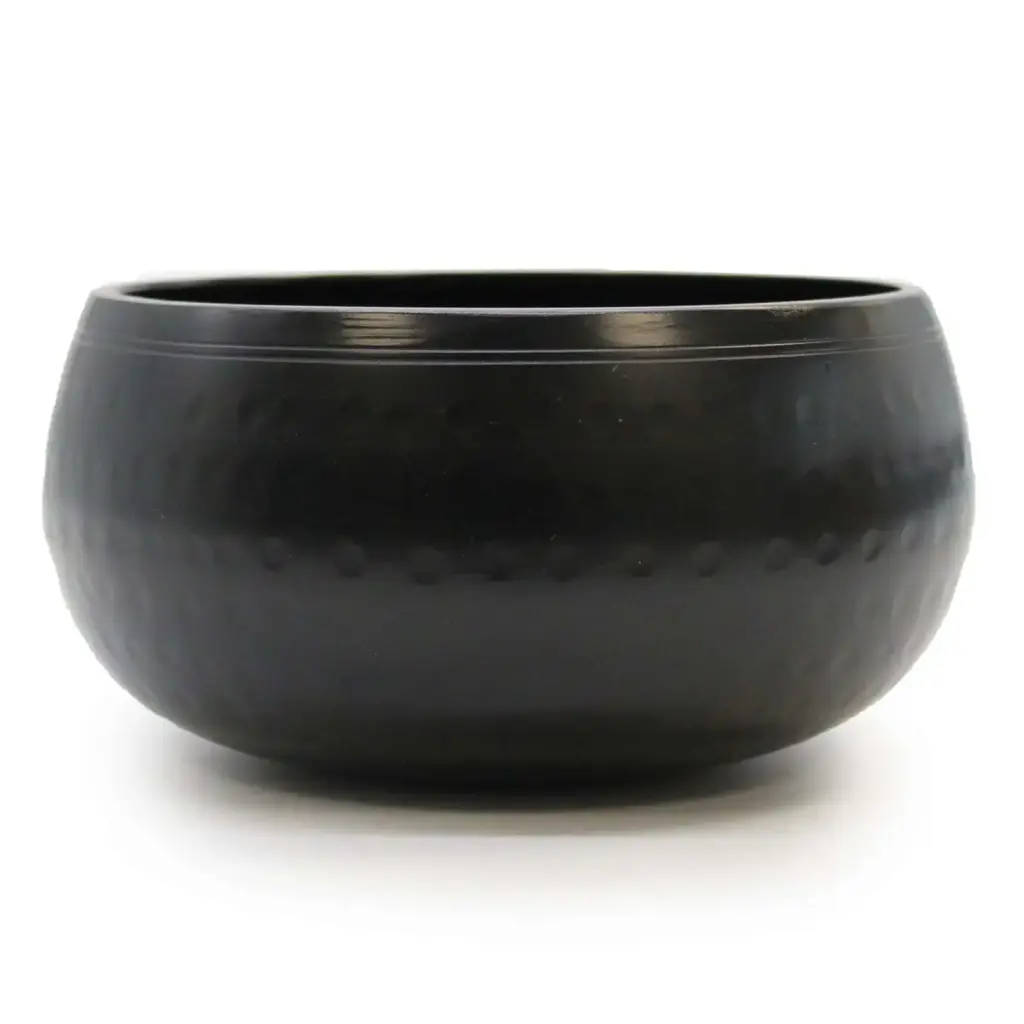 Med Black Beaten Bowl – 15cm | www.artisangoods.co.uk