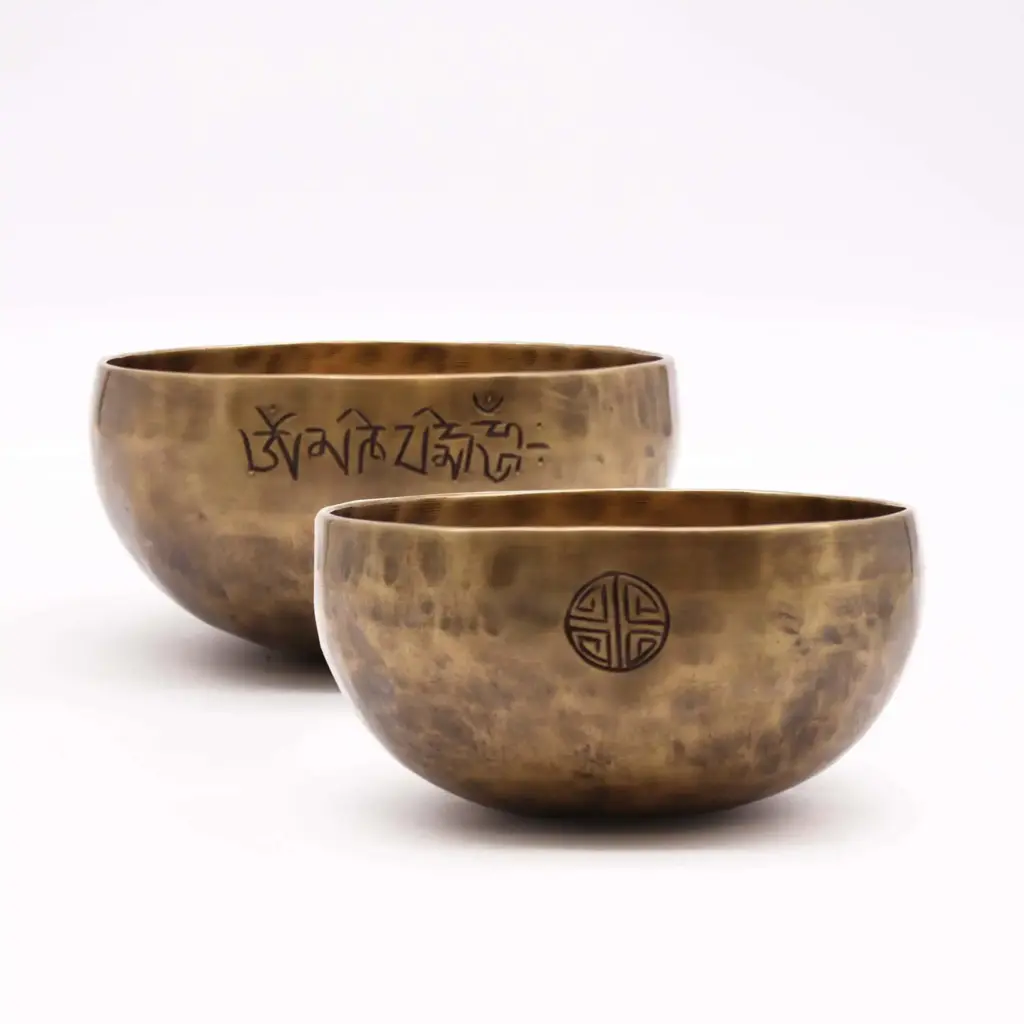 Medium Nepalese Moon Bowl – (approx 750g) – 15cm | www.artisangoods.co.uk 3