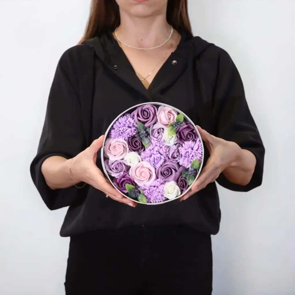 Round Box – Lavender Rose & Carnation | www.artisangoods.co.uk 5 Round Box – Lavender Rose & Carnation | www.artisangoods.co.uk 5