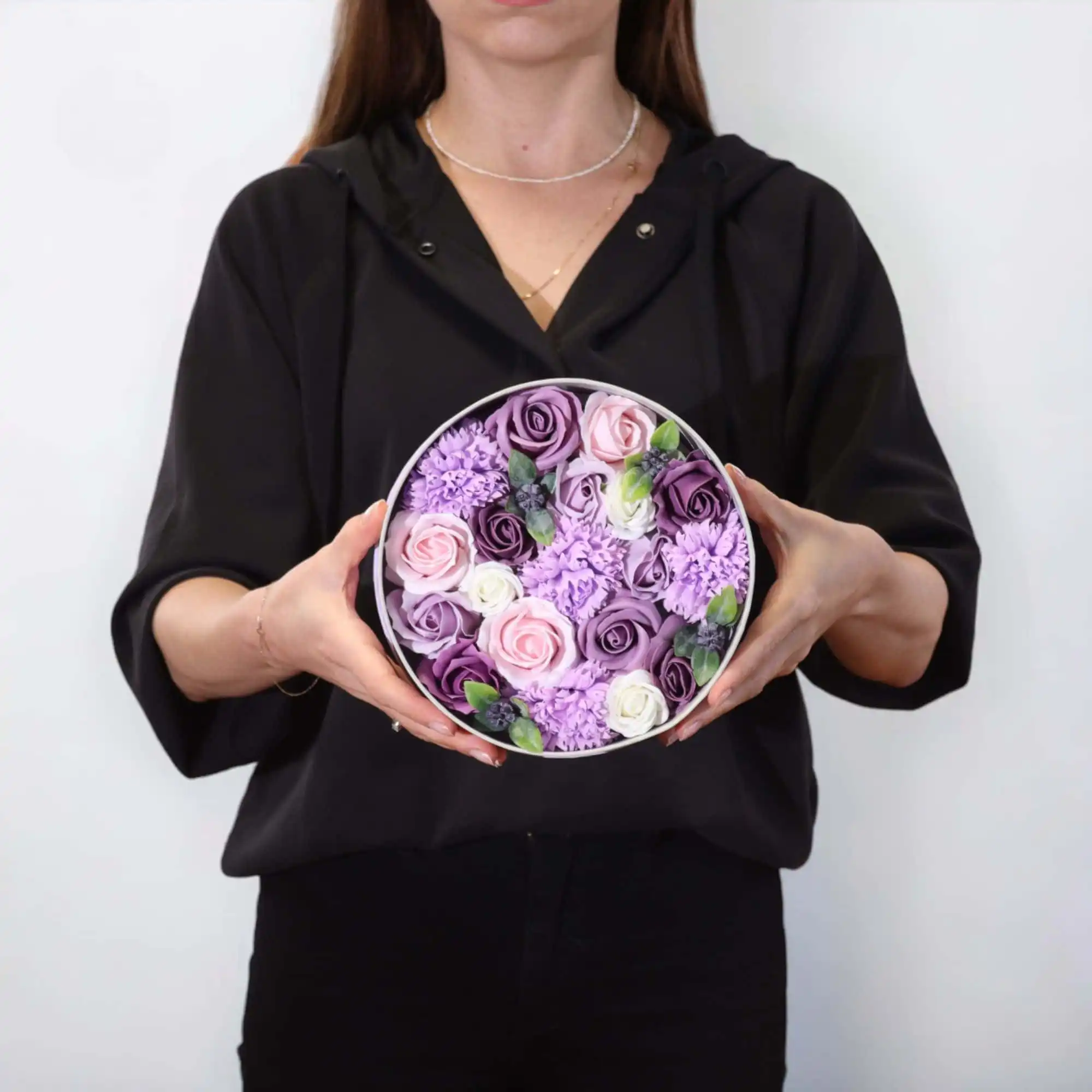 Round Box – Lavender Rose & Carnation | www.artisangoods.co.uk 6 Round Box – Lavender Rose & Carnation | www.artisangoods.co.uk 5