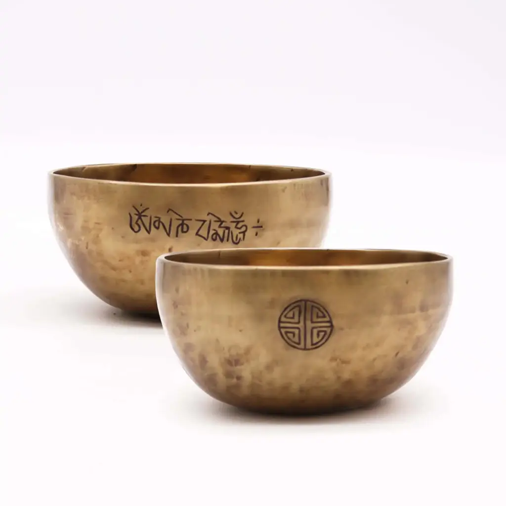 Small Nepalese Moon Bowl – (approx 550g) – 13cm | www.artisangoods.co.uk 3 Small Nepalese Moon Bowl – (approx 550g) – 13cm | www.artisangoods.co.uk 3