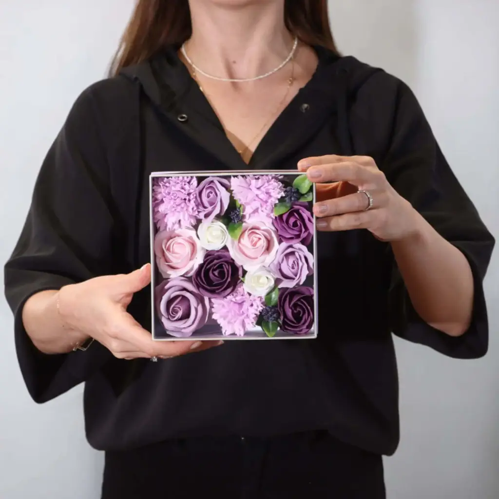 Square Box – Lavender Rose & Carnation | www.artisangoods.co.uk 6 Square Box – Lavender Rose & Carnation | www.artisangoods.co.uk 6