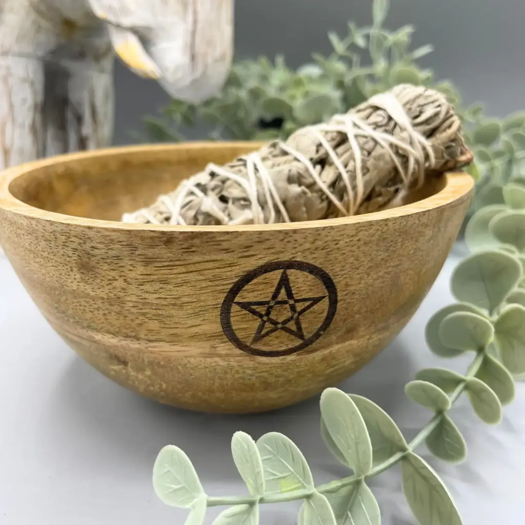 Wooden Smudge and Ritual Offerings Bowl – Pentagram – 13x7cm | www.artisangoods.co.uk 2 Wooden Smudge and Ritual Offerings Bowl – Pentagram – 13x7cm | www.artisangoods.co.uk 2